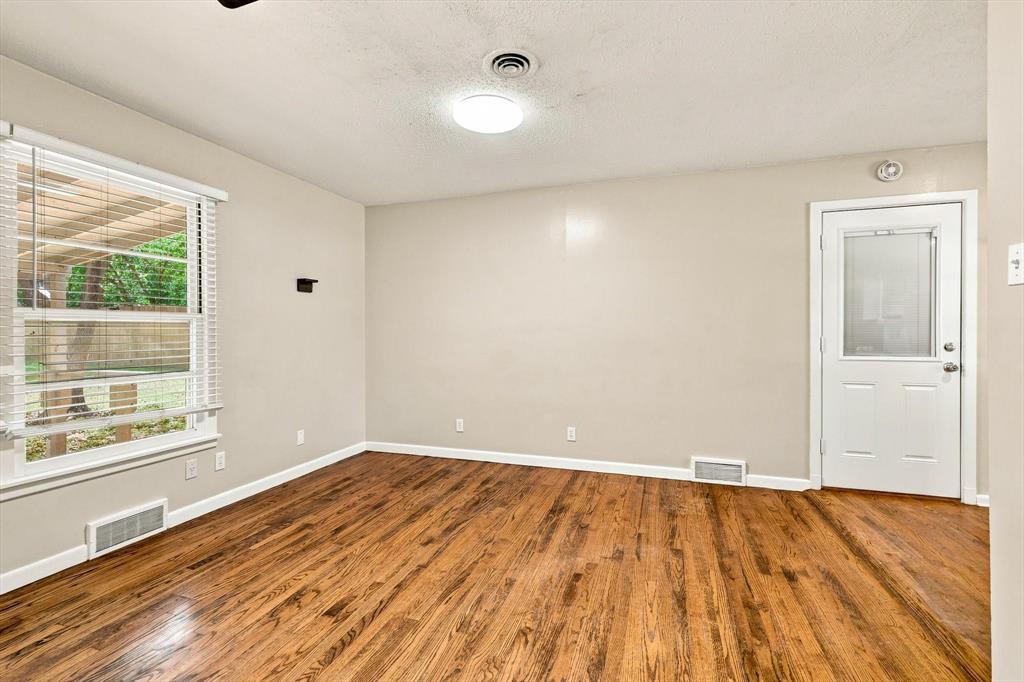 204 University Drive Property Photo 6