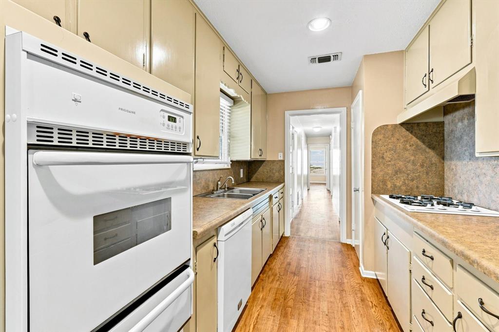 204 University Drive Property Photo 8