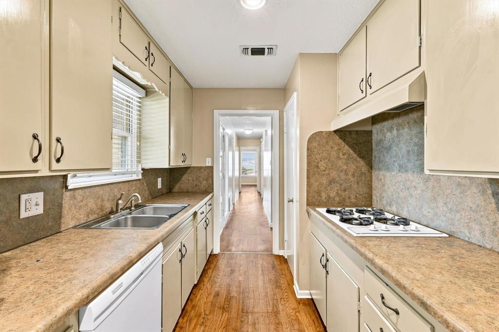204 University Drive Property Photo 9