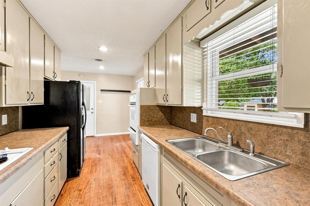 204 University Drive Property Photo 11