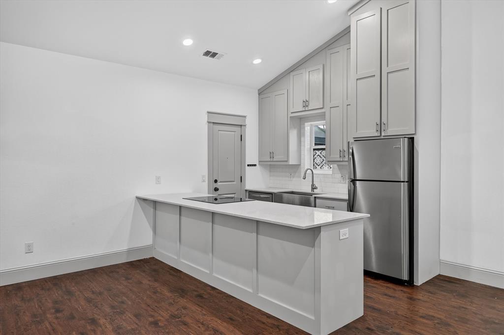 1216 W Nelson Street Property Photo 4