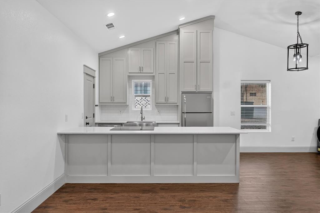 1216 W Nelson Street Property Photo 5