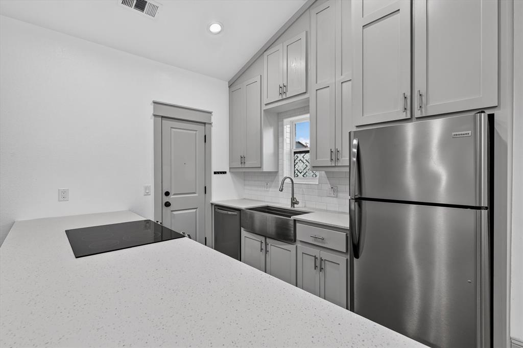 1216 W Nelson Street Property Photo 6