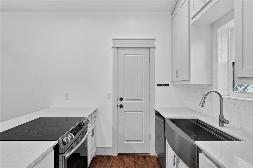 1216 W Nelson Street Property Photo 7