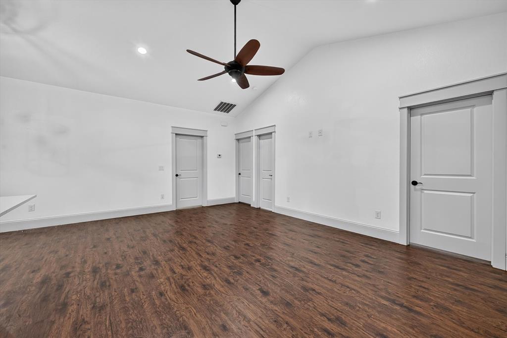 1216 W Nelson Street Property Photo 10