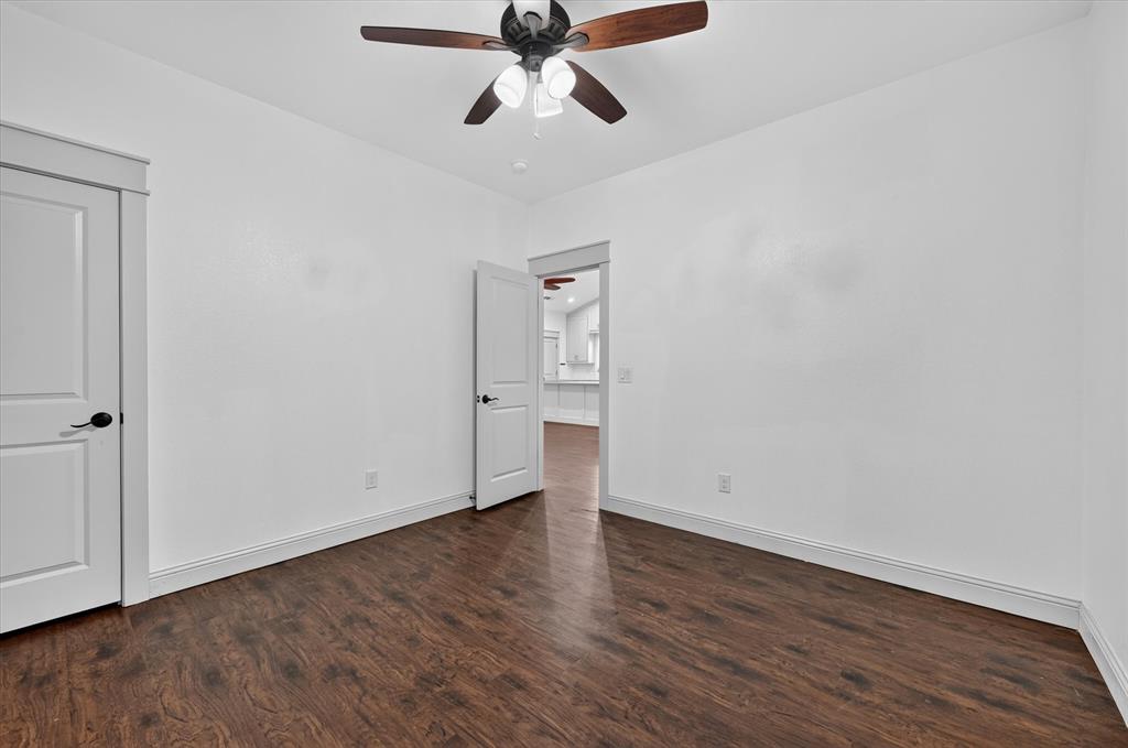 1216 W Nelson Street Property Photo 14