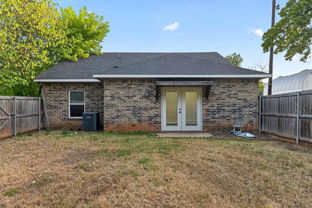1216 W Nelson Street Property Photo 20
