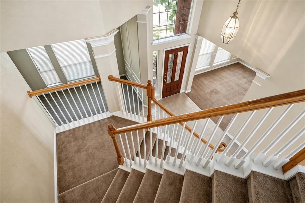 528 Blackfield Drive Property Photo 3