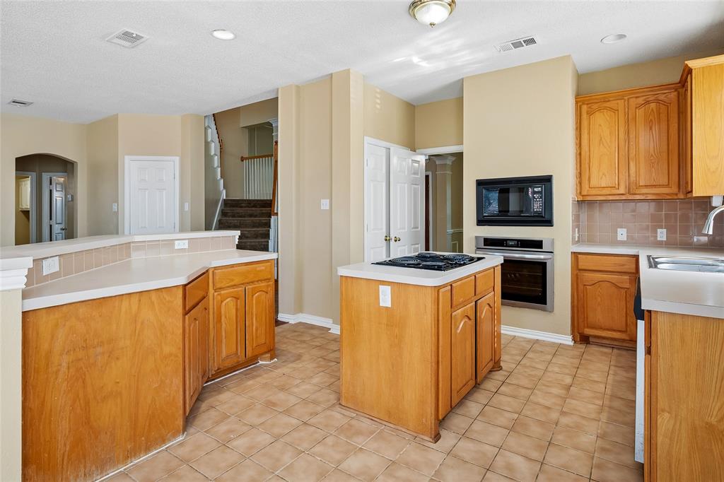 528 Blackfield Drive Property Photo 14