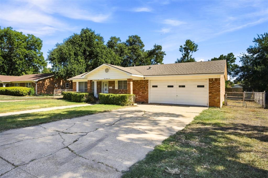 106 Royal Drive Property Photo 3
