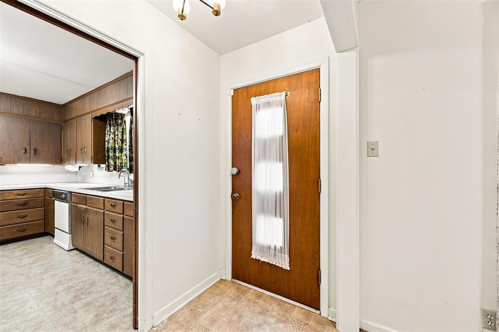 106 Royal Drive Property Photo 5