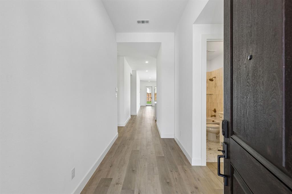 1820 Vetiver Glow Drive Property Photo 4