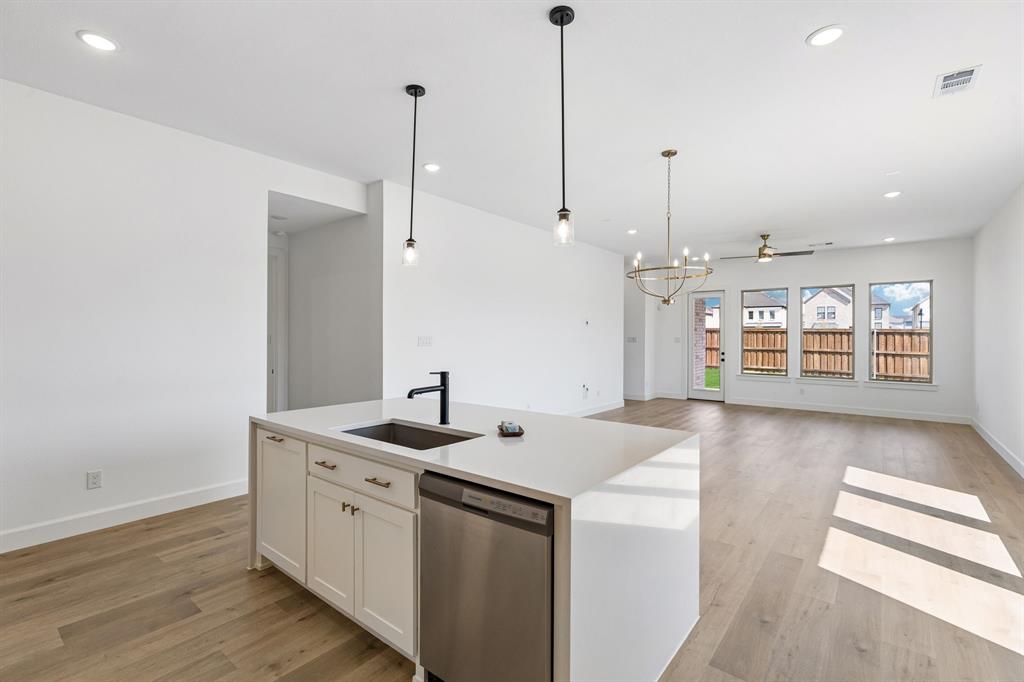 1820 Vetiver Glow Drive Property Photo 8