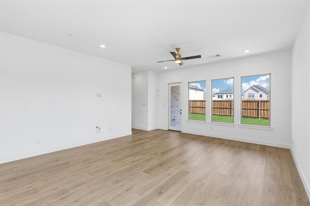 1820 Vetiver Glow Drive Property Photo 10