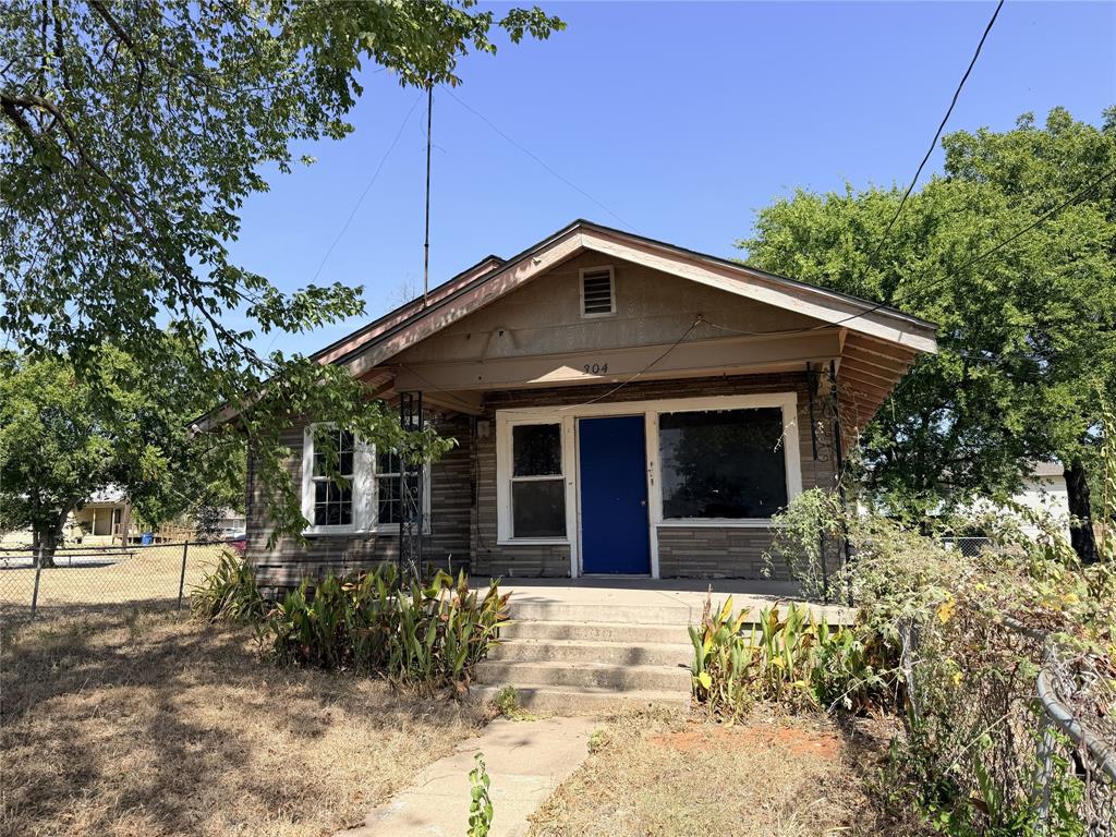 304 E 1st Avenue Property Photo 1