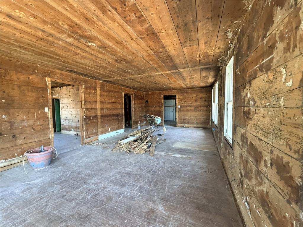 304 E 1st Avenue Property Photo 3