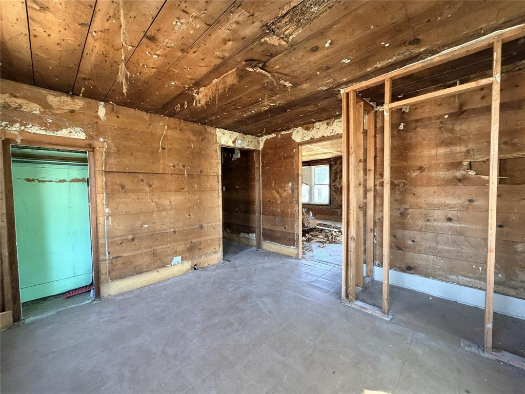 304 E 1st Avenue Property Photo 5