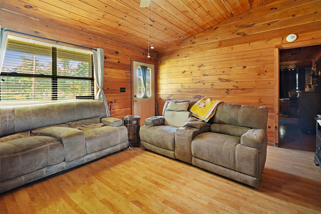 1251 County Road 2232 Property Photo 4