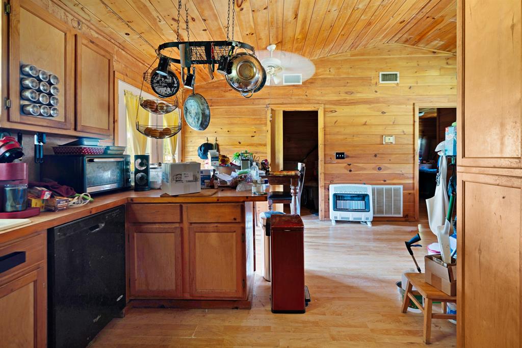1251 County Road 2232 Property Photo 6