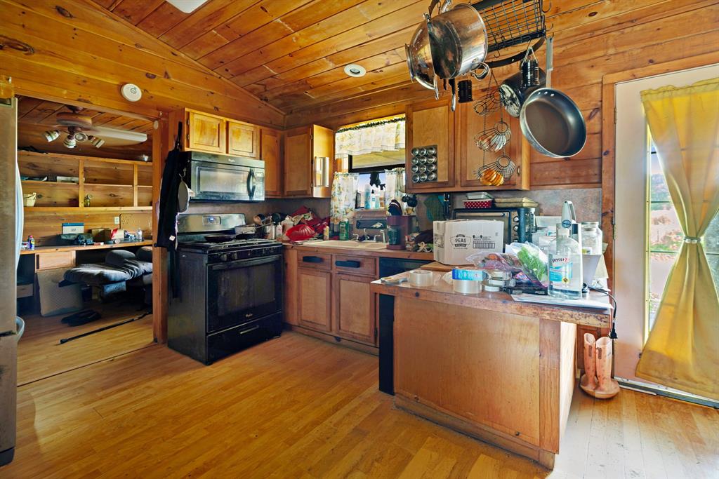 1251 County Road 2232 Property Photo 7