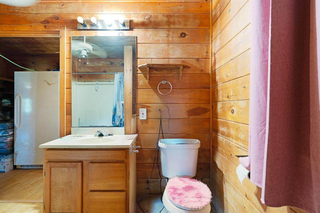 1251 County Road 2232 Property Photo 9