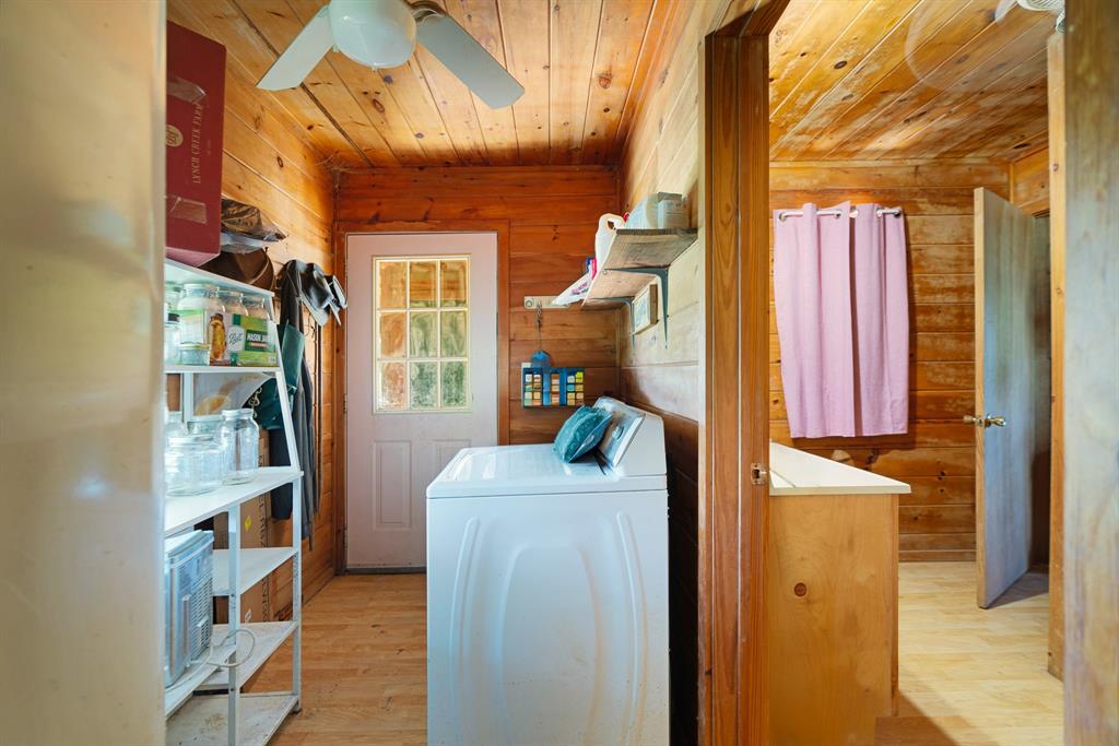 1251 County Road 2232 Property Photo 10