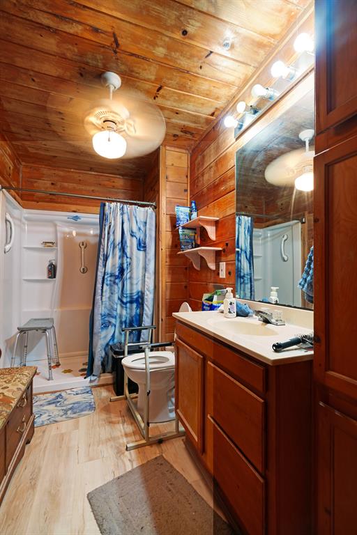 1251 County Road 2232 Property Photo 11