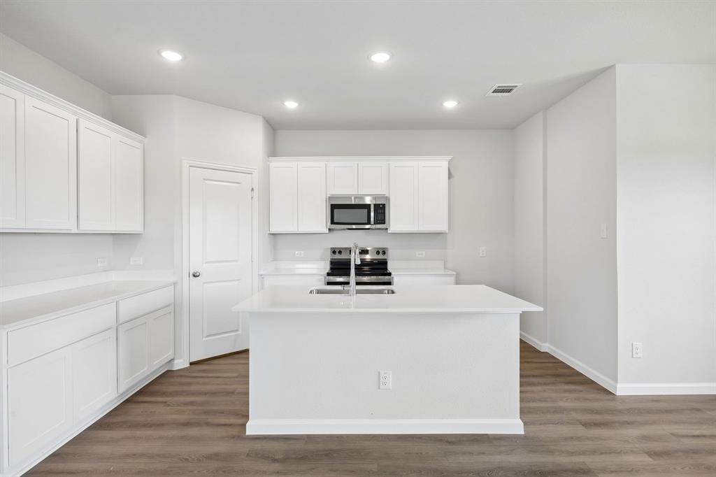 1223 Briar Street Property Photo 7