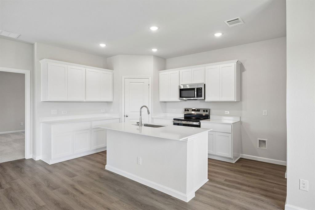1223 Briar Street Property Photo 8