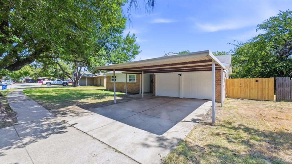 744 Windsor Drive Property Photo 3