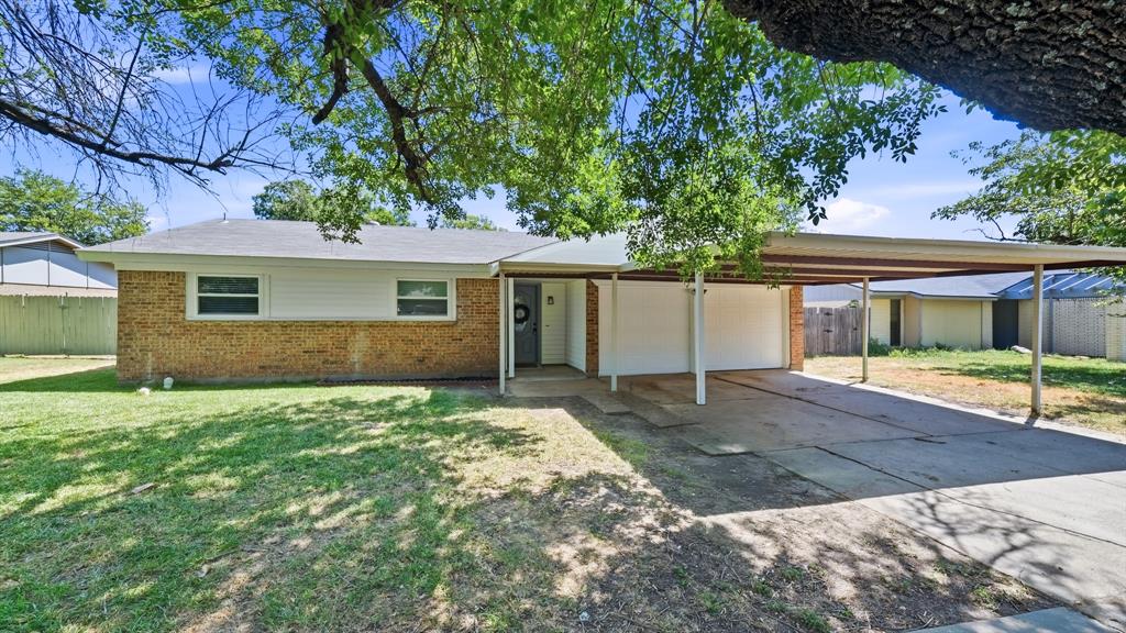 744 Windsor Drive Property Photo 4