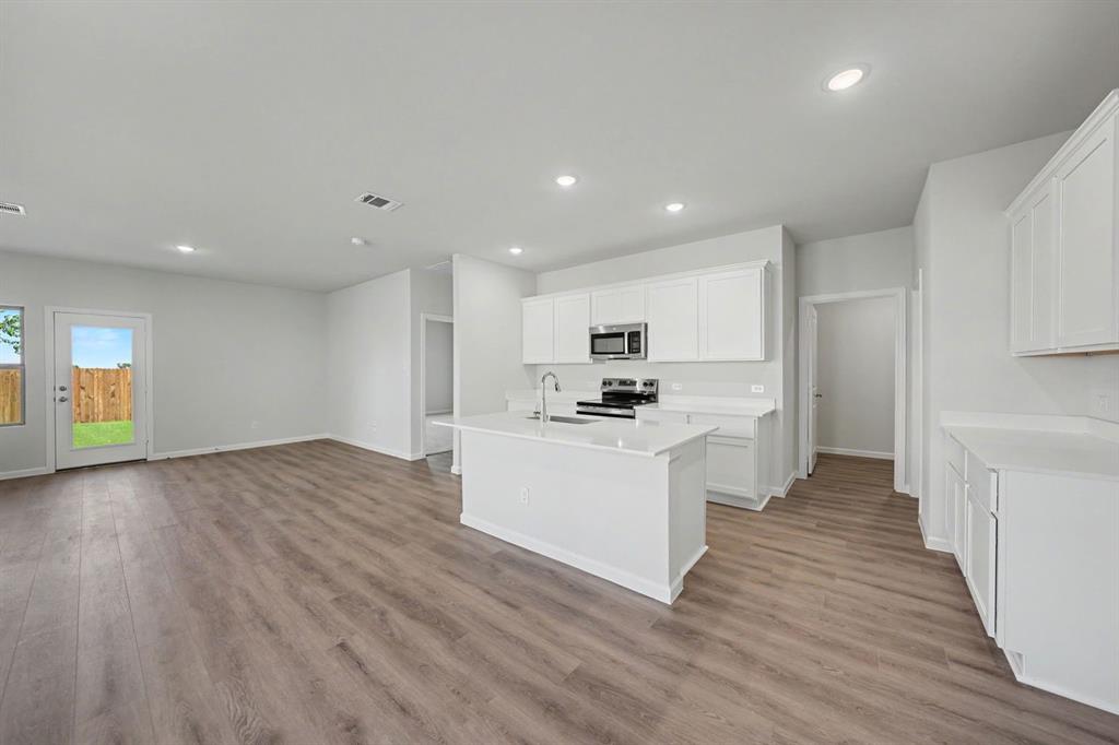 1207 Briar Street Property Photo 5