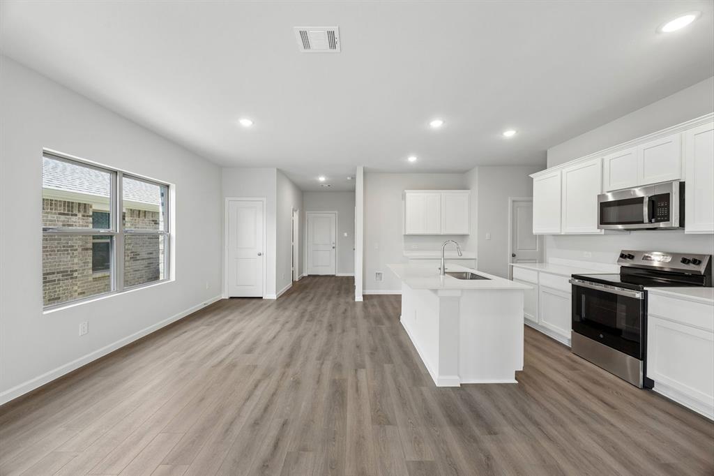 1207 Briar Street Property Photo 6