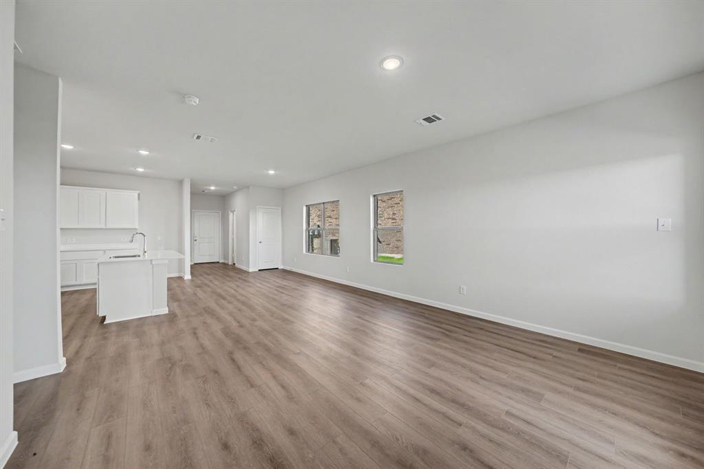1207 Briar Street Property Photo 8