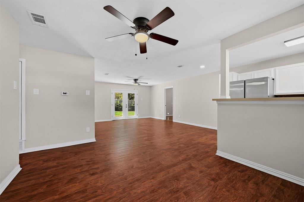 402 Kansas Street Property Photo 6