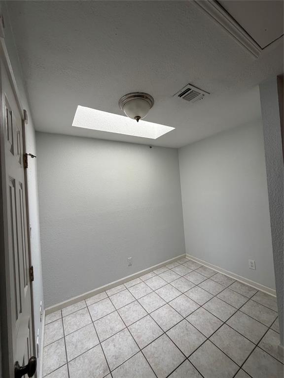 5740 Martel Avenue B15 Property Photo 29