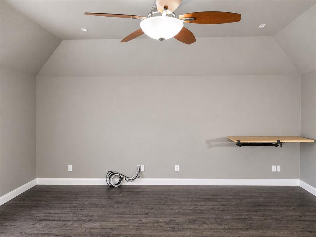 2360 Lake Forest Drive Property Photo 4