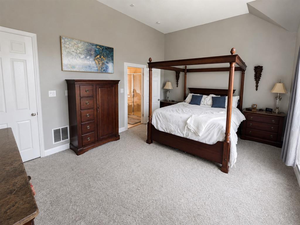2360 Lake Forest Drive Property Photo 11