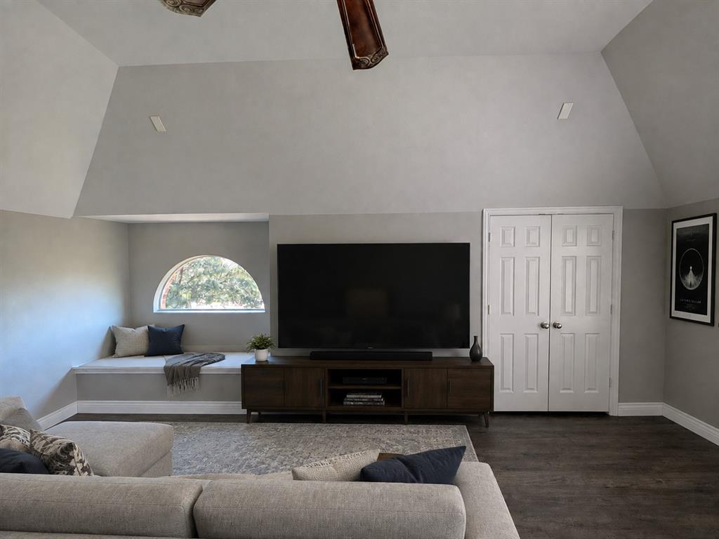 2360 Lake Forest Drive Property Photo 13