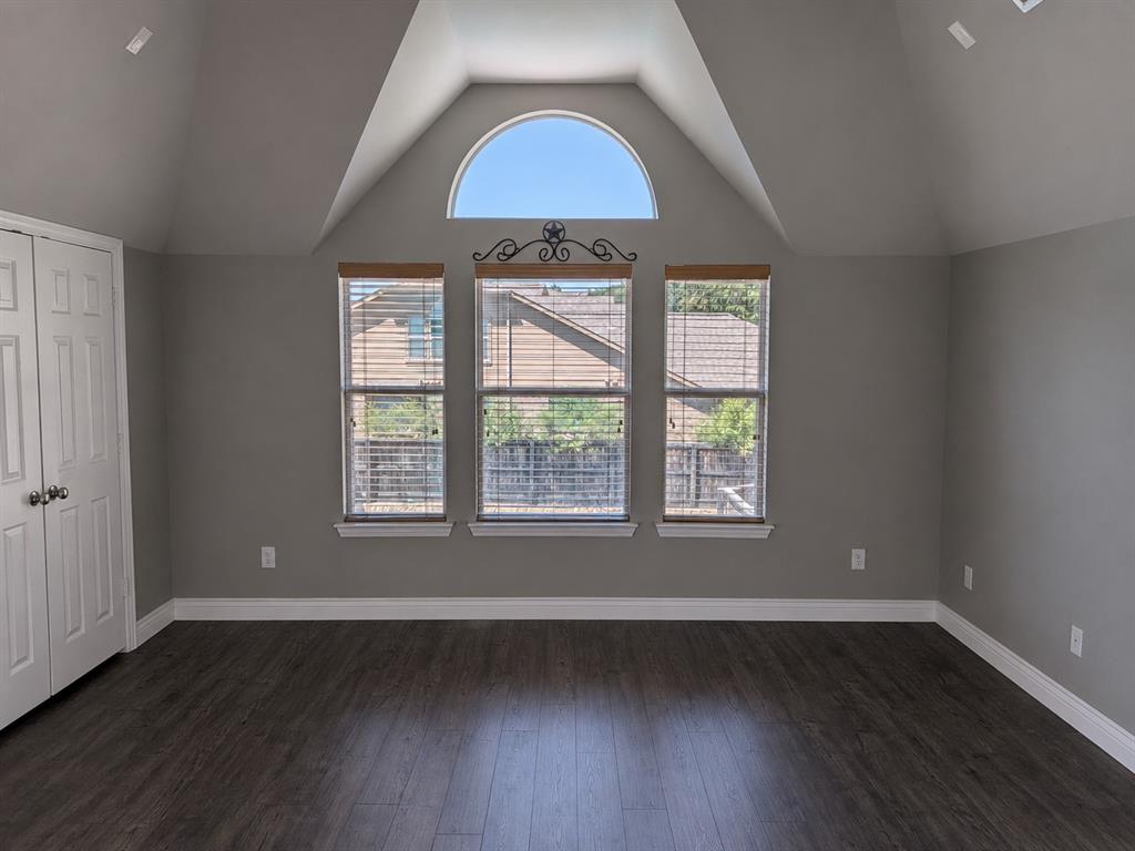 2360 Lake Forest Drive Property Photo 14