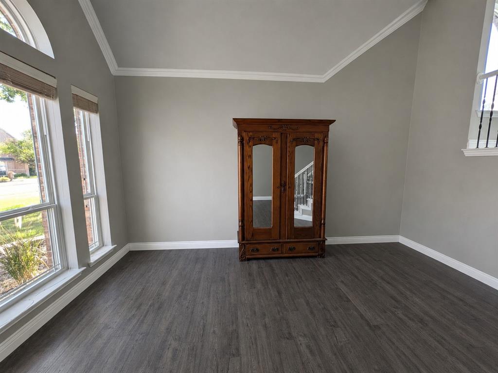 2360 Lake Forest Drive Property Photo 17
