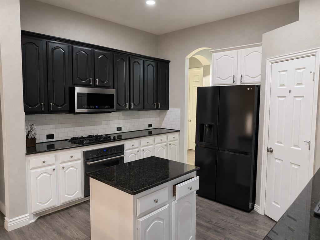 2360 Lake Forest Drive Property Photo 19