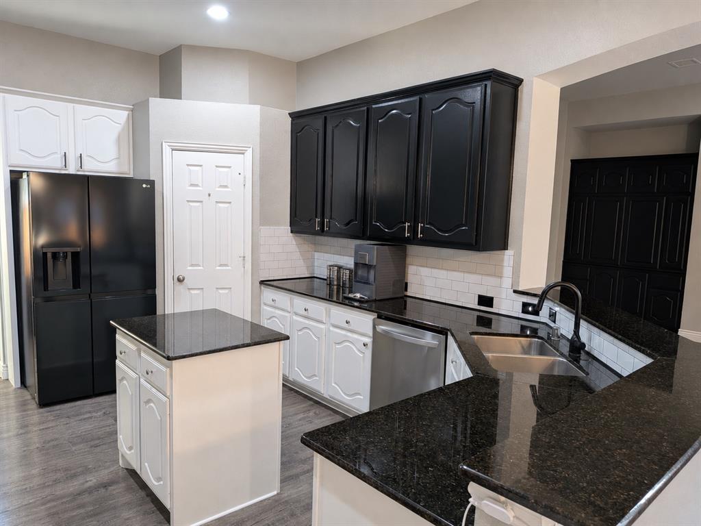 2360 Lake Forest Drive Property Photo 20