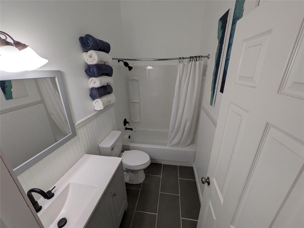 2360 Lake Forest Drive Property Photo 23