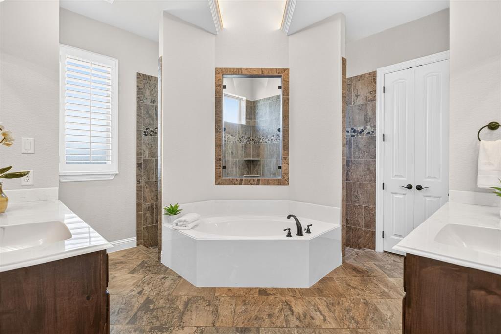 12408 Bella Vineyard Drive Property Photo 19