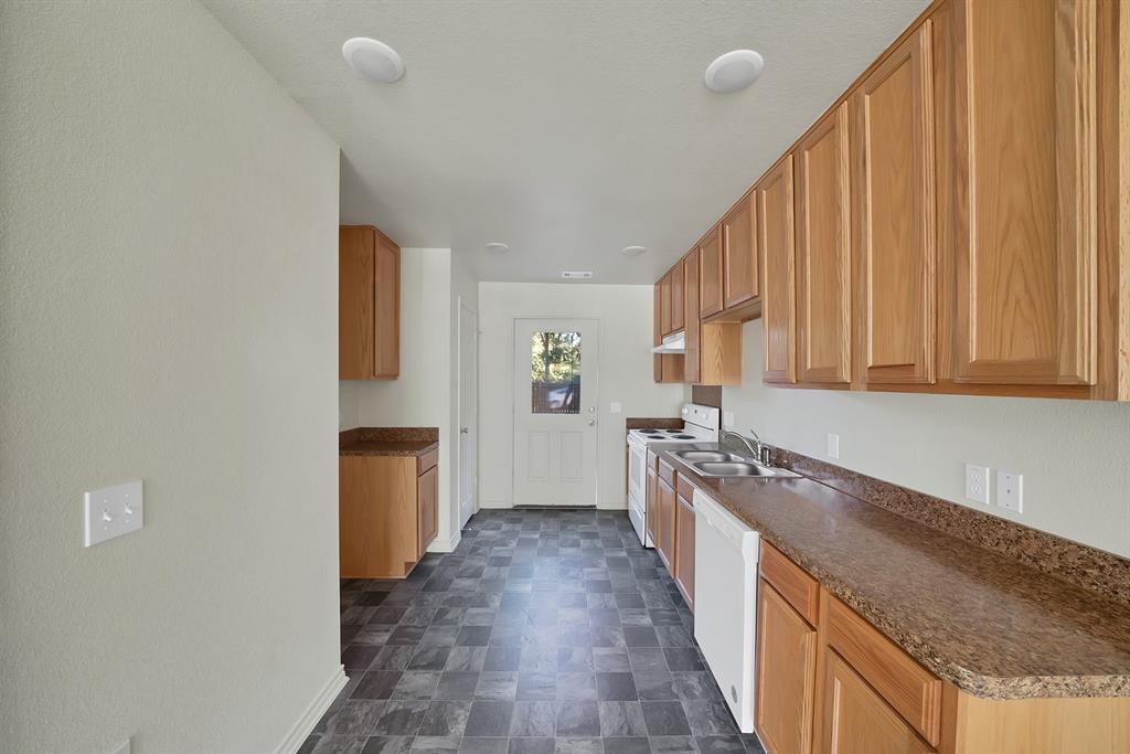 1415 E Jefferson Avenue Property Photo 6