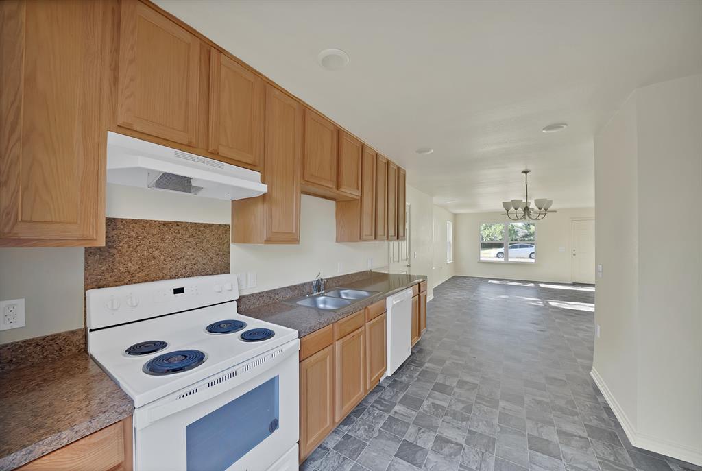 1415 E Jefferson Avenue Property Photo 7