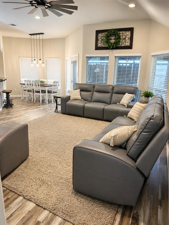 118 Golfers Way Property Photo 14