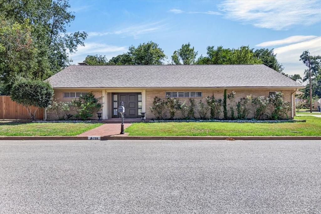726 Mulberry Drive Property Photo 1