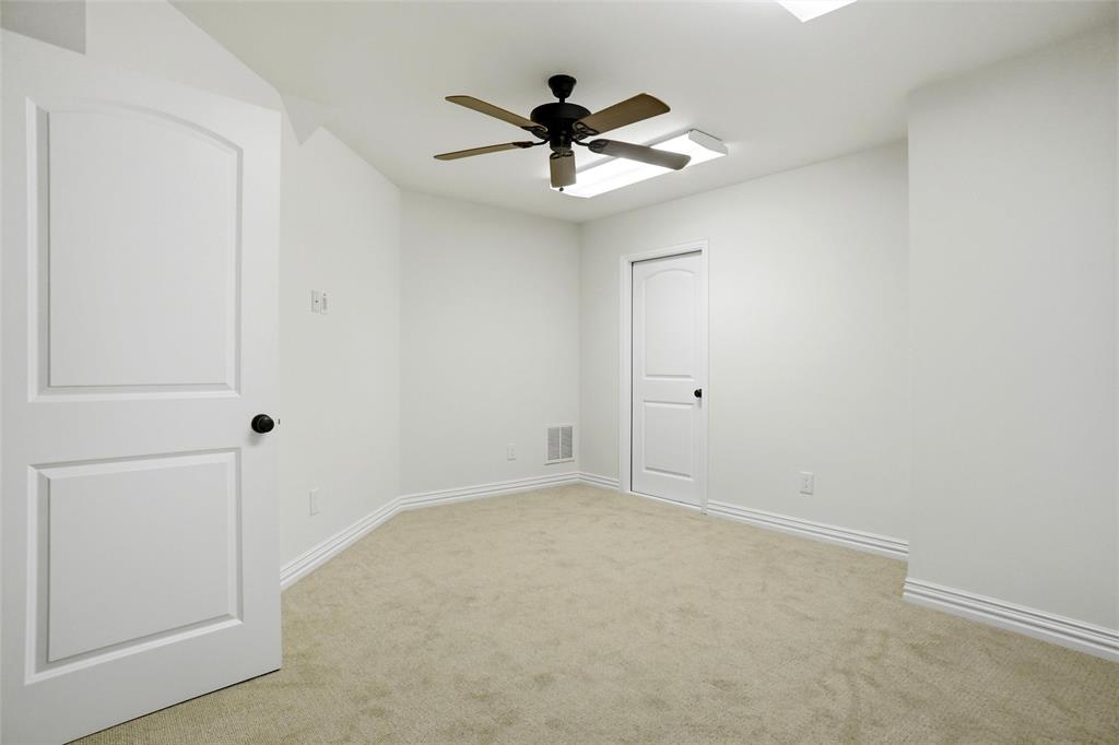 5024 Strathmore Property Photo 24